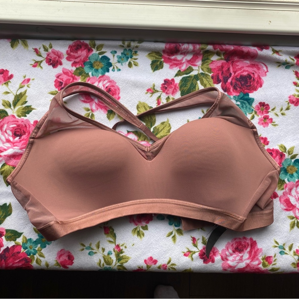 Victoria’s Secret padded sports bra 34DD